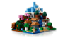Diorama détaillé LEGO Minecraft du set 21265 avec montagne enneigée, cerisiers en fleurs, cascade bleue transparente et végétation