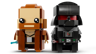 Vue de face des figurines LEGO BrickHeadz Obi-Wan Kenobi en robe Jedi marron et Dark Vador en armure noire