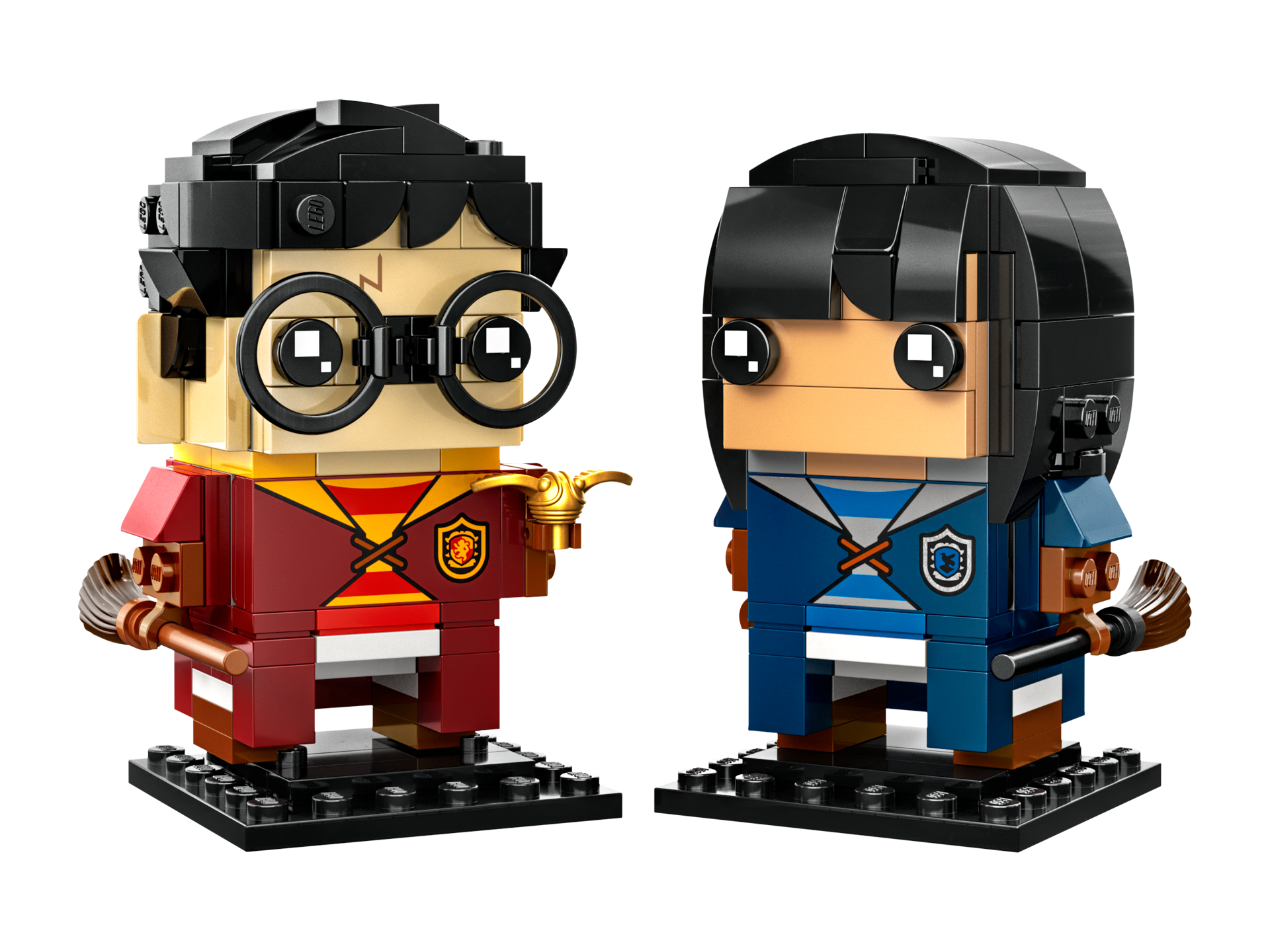 Figurines LEGO BrickHeadz Harry Potter en tenue de Quidditch Gryffondor et Cho Chang en tenue Serdaigle avec balais, vue de face