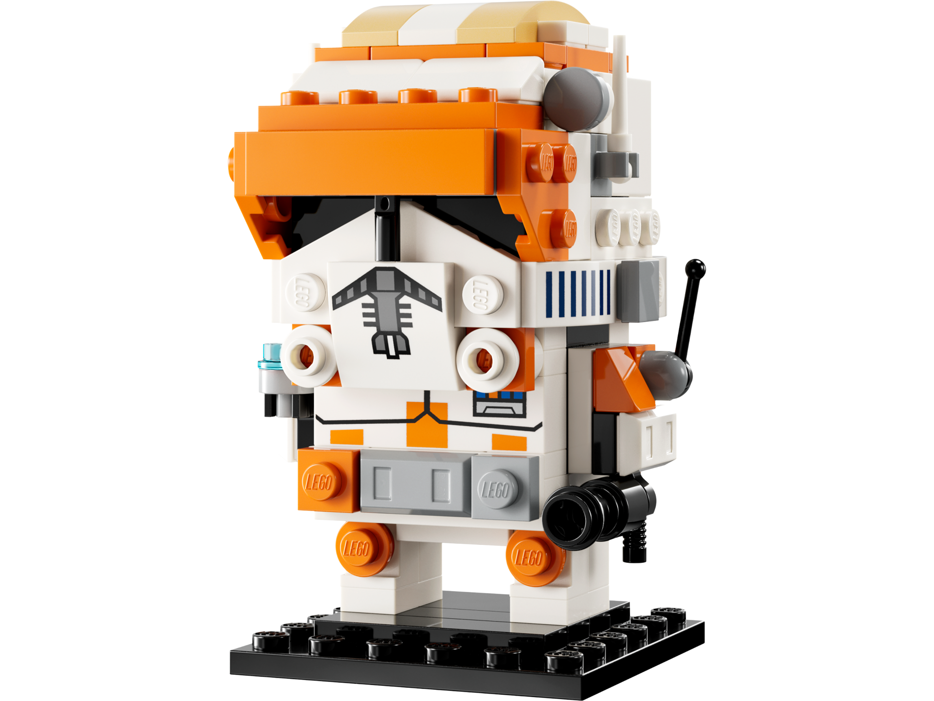 Vue de face du LEGO BrickHeadz Commandant Clone Cody 40675 avec armure blanche et orange et son blaster