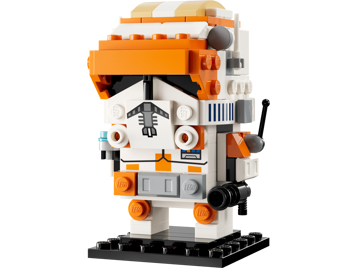 Vue de face du LEGO BrickHeadz Commandant Clone Cody 40675 avec armure blanche et orange et son blaster