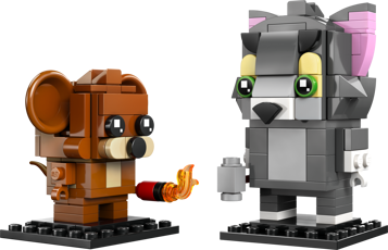 Figurines LEGO BrickHeadz Tom et Jerry 40793 vue de face sur socles noirs avec accessoire dynamite enflammée