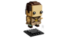 Figurine LEGO BrickHeadz de Padmé Amidala en tenue beige avec détail doré, présentée au-dessus de son socle noir d'exposition