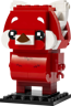 Vue de face du LEGO BrickHeadz 40798 Mei en panda roux rouge et blanc avec grands yeux noirs sur socle noir