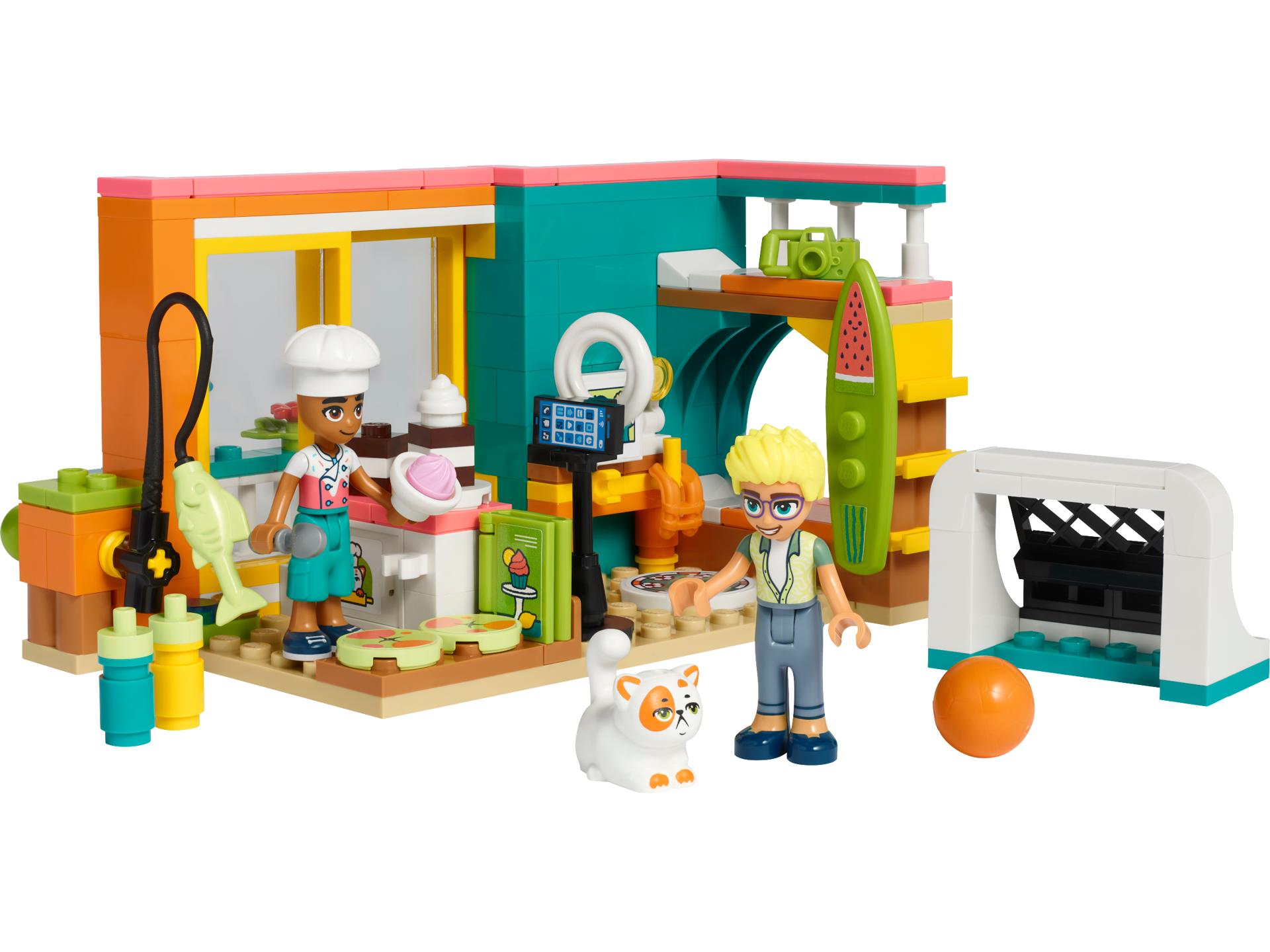 LEGO Friends 41754 La chambre de Léo - vue d'ensemble avec mini-poupées Leo et Olly, chat, cuisine et cage de foot