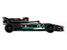 Vue de profil latéral du LEGO Technic 42165 Mercedes-AMG F1 W14 montrant le halo et les sponsors Petronas INEOS
