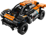 Vue avant en perspective du LEGO Technic 42166 NEOM McLaren Extreme E, coloris noir et orange avec autocollants sponsors