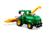 Vue arrière de l'ensileuse LEGO Technic John Deere 9700 montrant la goulotte d'éjection jaune et le logo John Deere