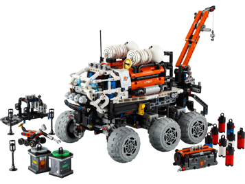 LEGO Technic 42180 Rover d'exploration Mars vue de face avec grue orange, réservoirs, accessoires et six roues tout-terrain