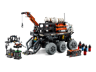 Vue arrière du LEGO Technic 42180 Rover Mars montrant la grue articulée orange, la plateforme de chargement et les accessoires