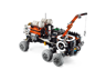 Vue arrière trois quarts du rover LEGO Technic 42180 avec icône de rotation montrant la tourelle pivotante à 360 degrés