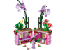 Pot de fleurs LEGO 43237 ouvert révélant l'intérieur décoré en rose et violet avec chambre miniature et figurine Isabela