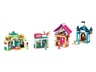 Vue arrière des quatre boutiques LEGO Disney 43246 avec intérieurs détaillés et mini-poupées Tiana, Ariel, Aurore et Cendrillon