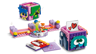 Détail des éléments du set LEGO 43248 : cubes démontés, base avec figurines Joie et Anxiété, et boîte à messages