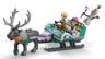 Traîneau LEGO tiré par Sven le renne avec Kristoff, Anna et Olaf tenant une canne en sucre à bord