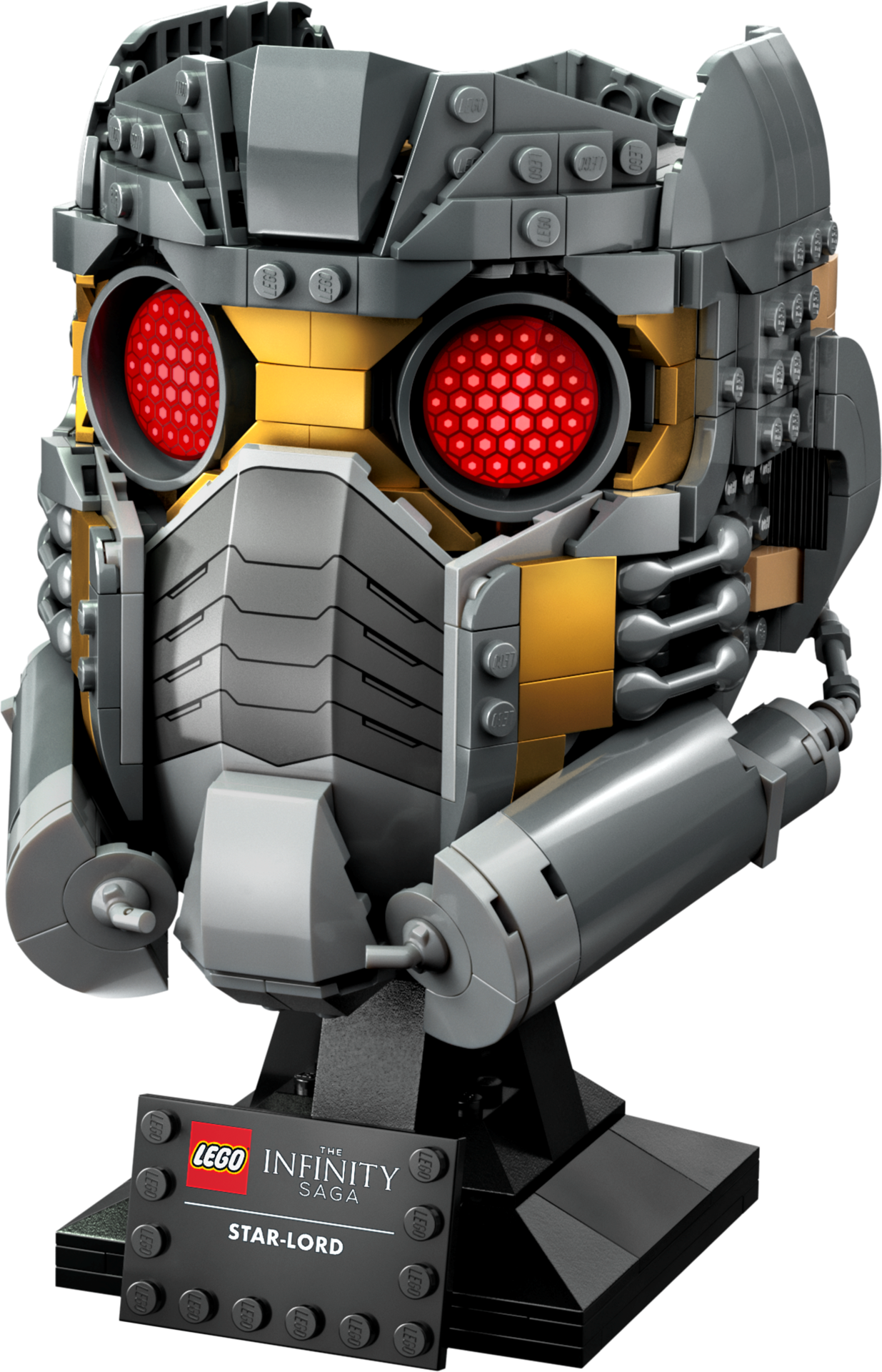 Vue de face du casque LEGO Star-Lord 76251 avec yeux rouges et détails dorés sur son support d'exposition