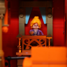 Gros plan sur la minifigurine de Juliette au balcon doré du théâtre avec robe violette et cheveux blonds
