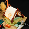 Détail de la tente de camping en toile beige avec armature marron, cactus miniature et éclairage LED chaleureux
