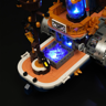 Vue arrière du pont avec cristaux bleus lumineux, mât et figurine du bateau à vapeur Lumibricks L9106